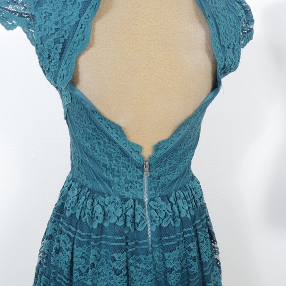 Alice + Olivia Jade Green Lace Short Sleeve Open Back Mock Neck Size 6 Dress - Picture 10 of 11